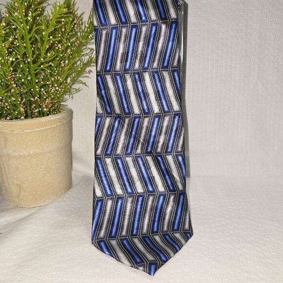 PIERRE CARDIN SILK TIE DIAGONAL ZIG ZAG DESIGN BLUE GRAY AND BLACK EUC - Picture 1 of 6
